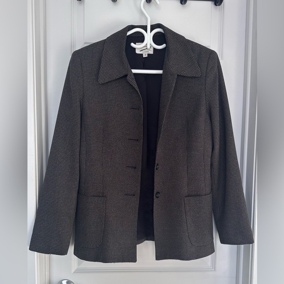 Jackets & Blazers - Women's Black and Gray Jacket